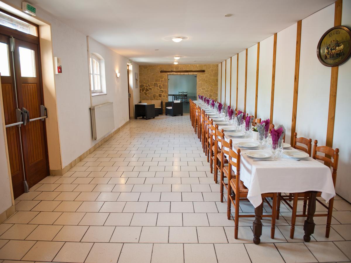 Logis Hotel Restaurant Le Relais Fleuri Vervins Dış mekan fotoğraf